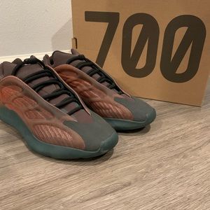 Yeezy 700 v3 Copper fade
